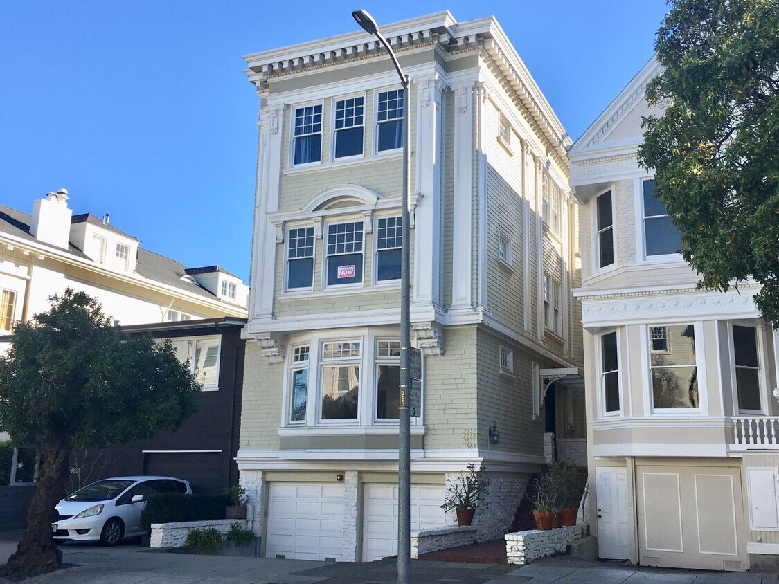 Foto principal - Prime Location - Presidio Heights Condo w/...