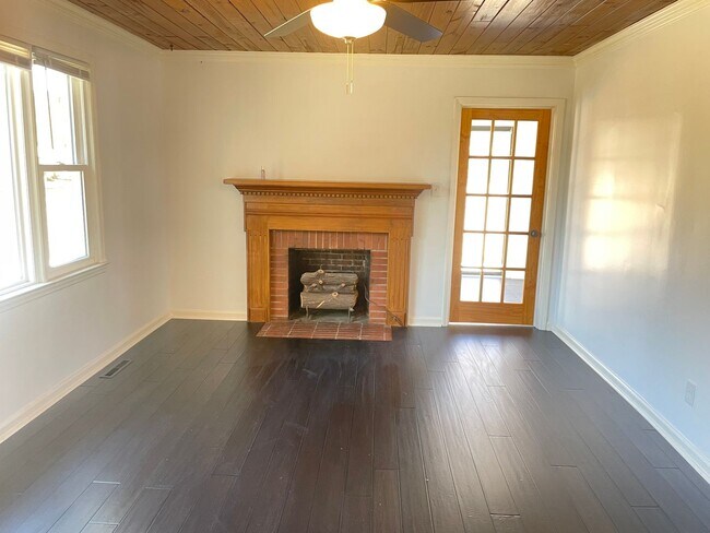 Building Photo - Bring your Horses!! Beautiful Covington 3 ...