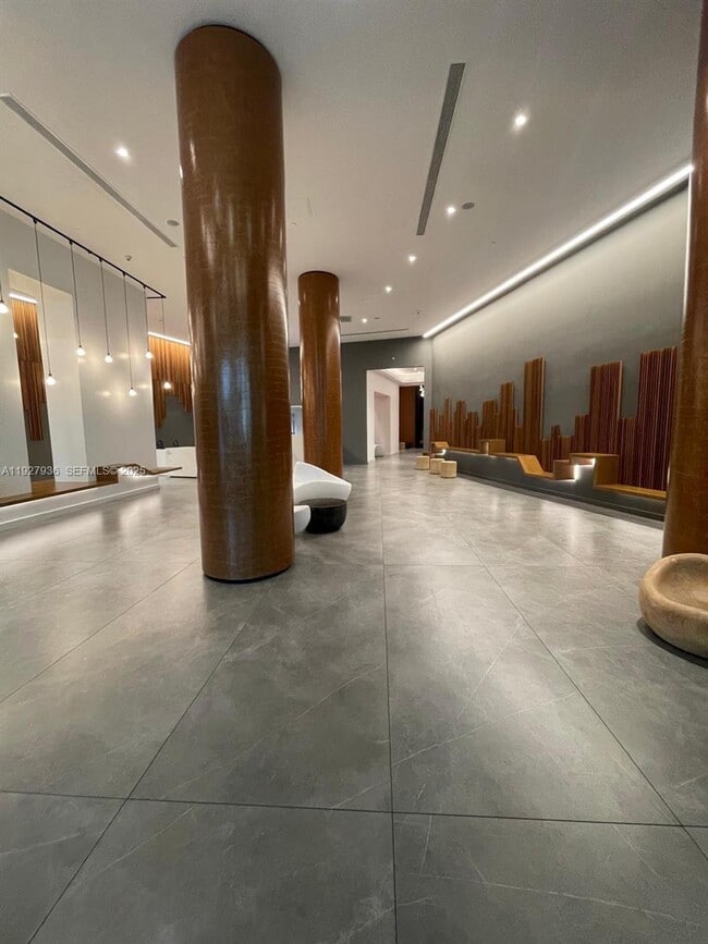 Foto del edificio - 350 S Miami Ave