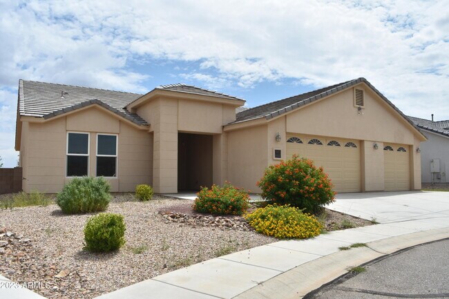 Foto del edificio - 5533 Desert Willow Loop