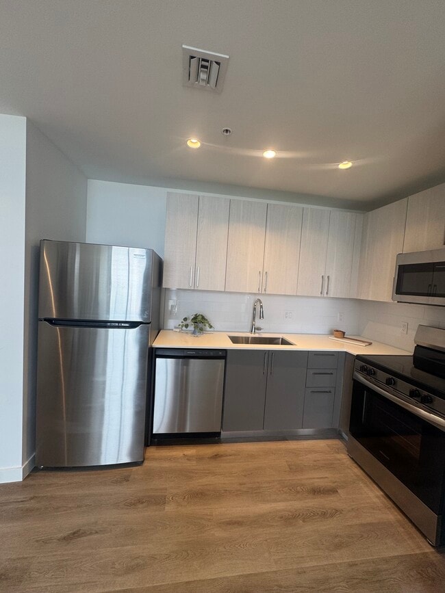 Building Photo - 253 NE 2nd St