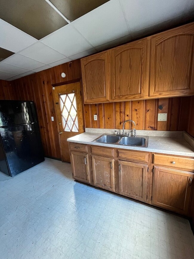 Building Photo - 2029 Commercial Ave