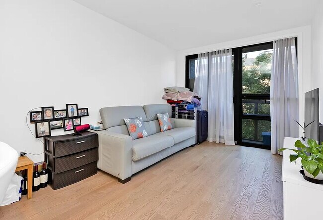 Foto del edificio - Comfortable Living in a Desirable Area