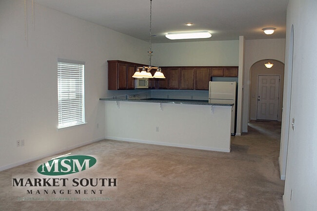 Building Photo - HIGHLANDS CROSSINGS TOWNHOMES