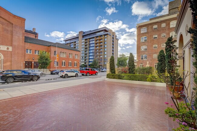 Foto del edificio - 315 W 3rd St