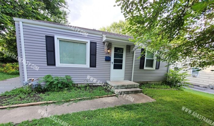 Foto principal - 2 Bedroom Waldo Charmer!!-Available NOW!!