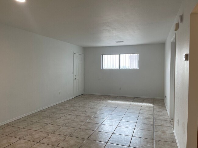 Building Photo - Lindsay and McKellips: Mesa, 2 bed, 2 bath...