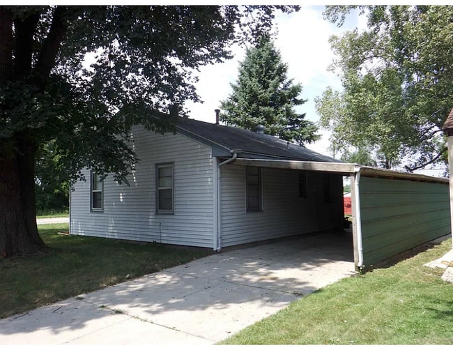 Carport - 1903 N Central Ave