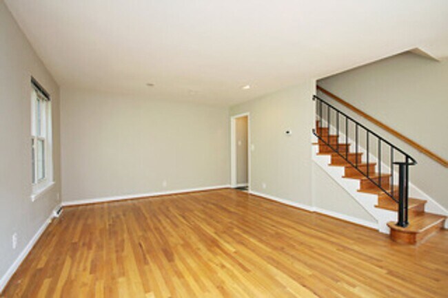 Building Photo - Two Bedroom Condo at Arlington Court