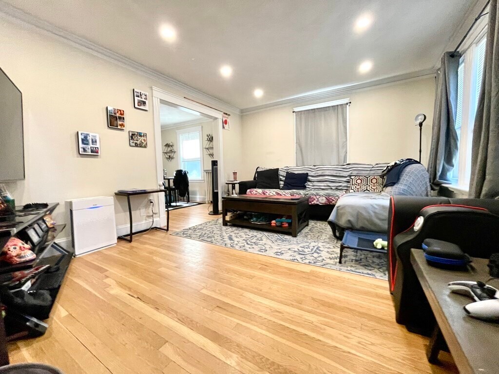 Primary Photo - 24 Potomac St