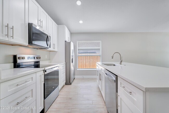Building Photo - 857 Dunbar St