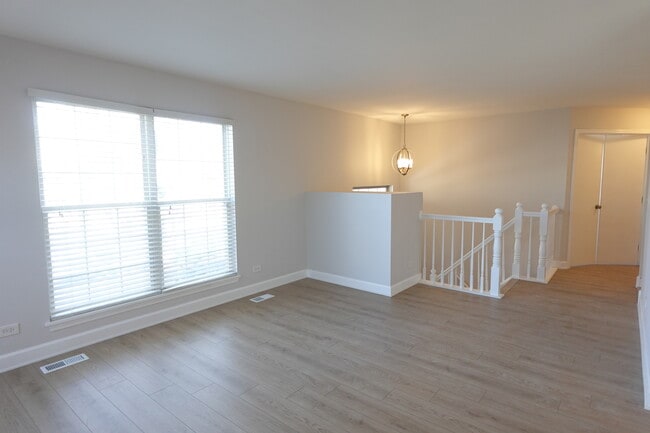 Building Photo - 881 Essex Cir