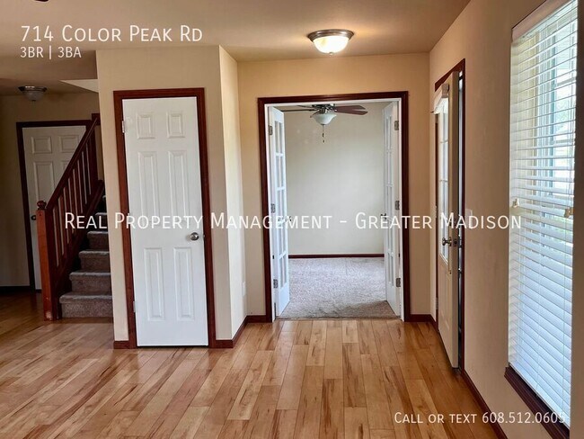 Foto del edificio - 714 Color Peak Rd