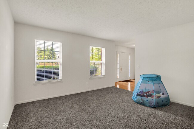 Foto del edificio - 5761 Cantigny Way S