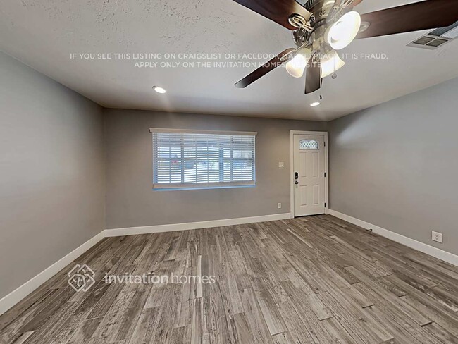 Building Photo - 1016 S Siesta Ln