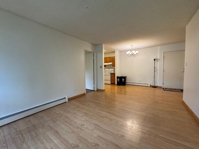 Building Photo - BEAUTIFUL 2 Bed 2 Bath Condo in Boulder-Av...