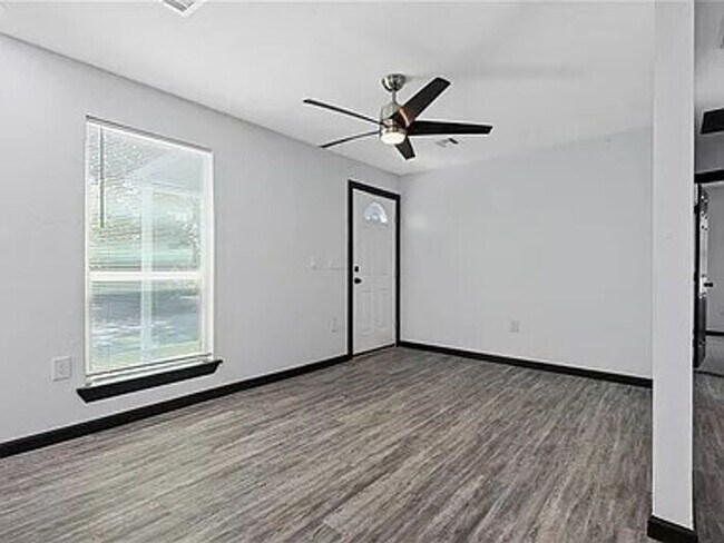 Foto del edificio - Charming, Beautifully Remodeled Home in The Upland Addition