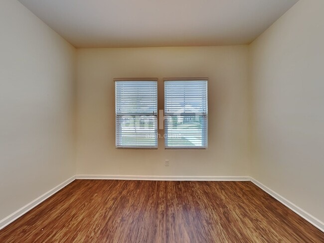 Building Photo - 212 Dogwood Cir