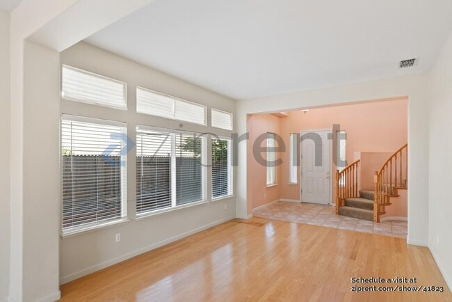 Building Photo - 25629 Crestfield Dr