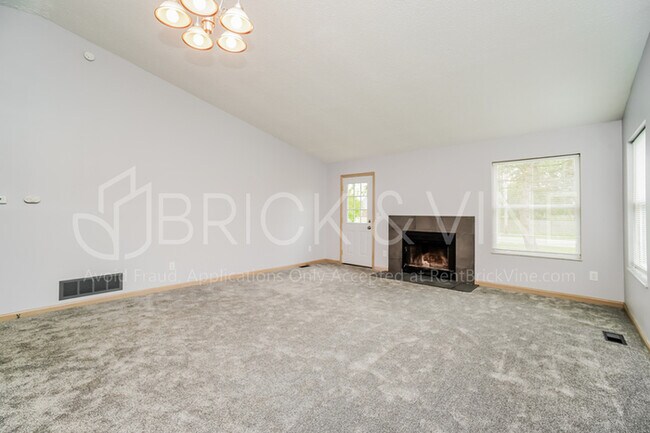 Building Photo - 5745 Sundial Dr