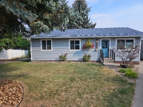 Building Photo - 208 Island View Dr