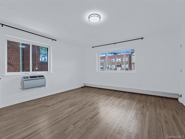 Foto del edificio - 214-16 40th Ave