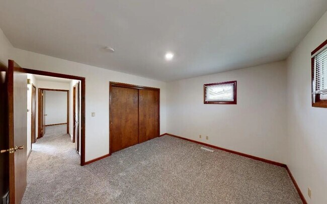 Building Photo - 2722 Stewart Dr
