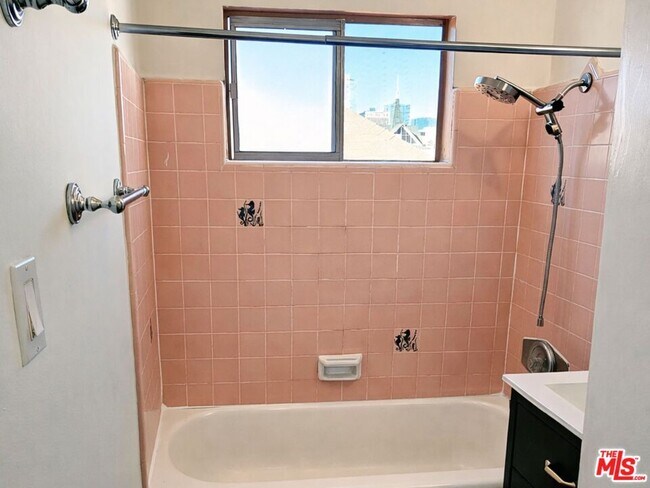 Foto del edificio - 1022 S Catalina St