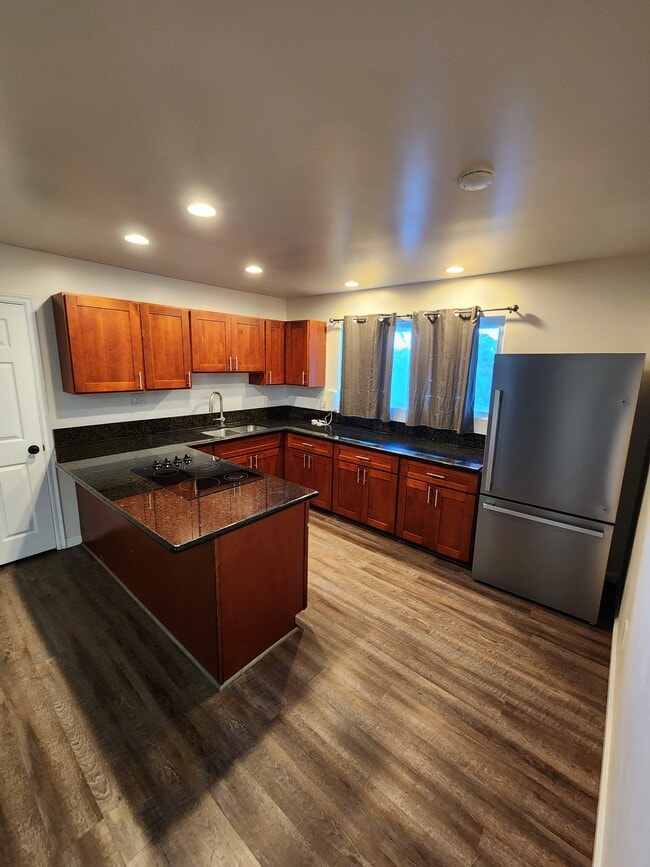 Building Photo - 306 Ekoa Pl