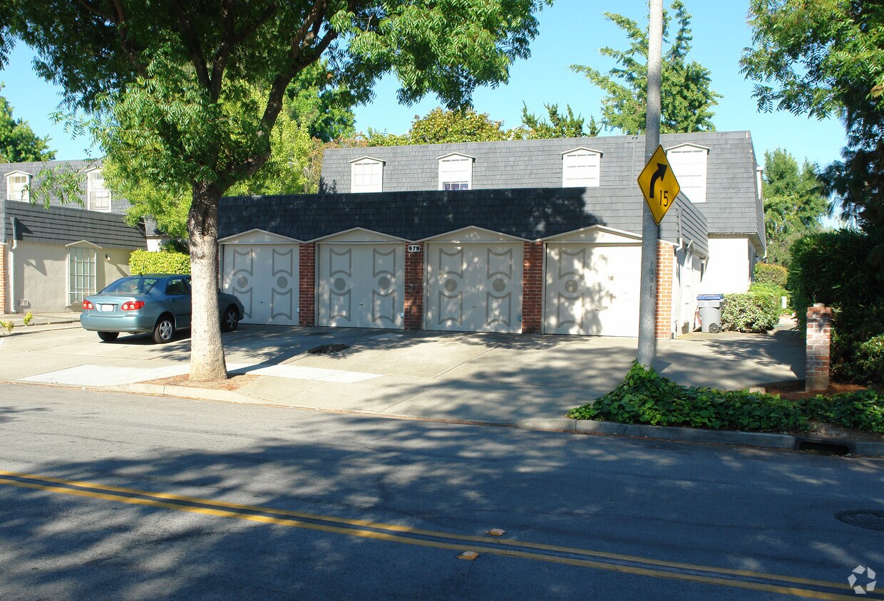 Primary Photo - 979 Ponderosa Ave