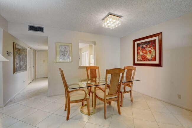Building Photo - 14375 Strathmore Ln