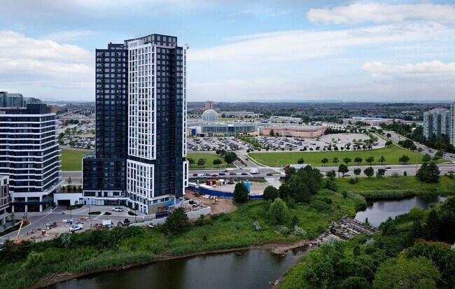 Photo du bâtiment - 2495 Eglinton Av W