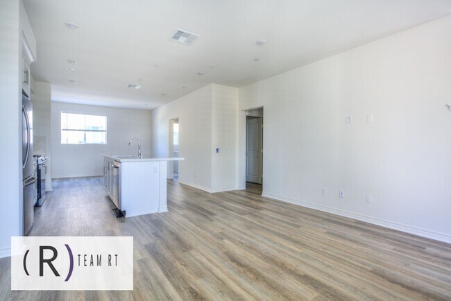 Building Photo - Gorgeous 3 Story 4 Bedroom 3.5 Bathroom Br...