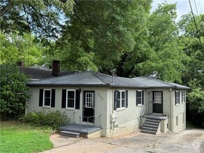 Building Photo - 2027 Oakview Rd SE