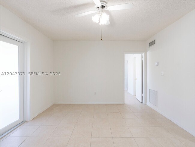 Foto del edificio - 3360 SW 6th St