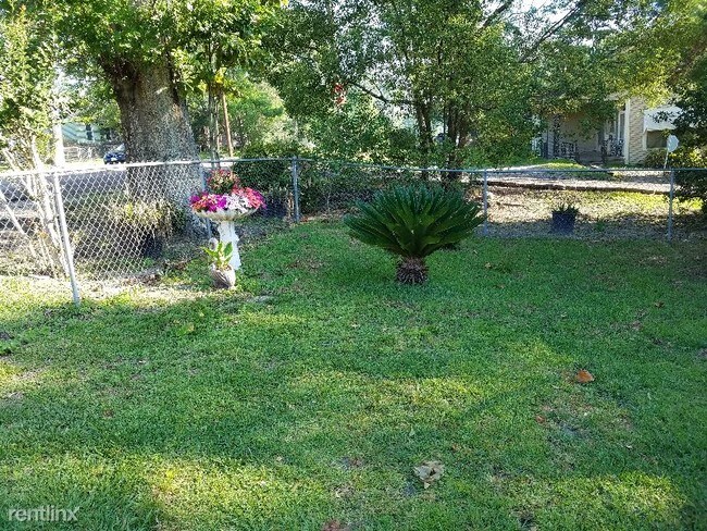Building Photo - 4 br, 2 bath House - 802 Avenue B Unit 1