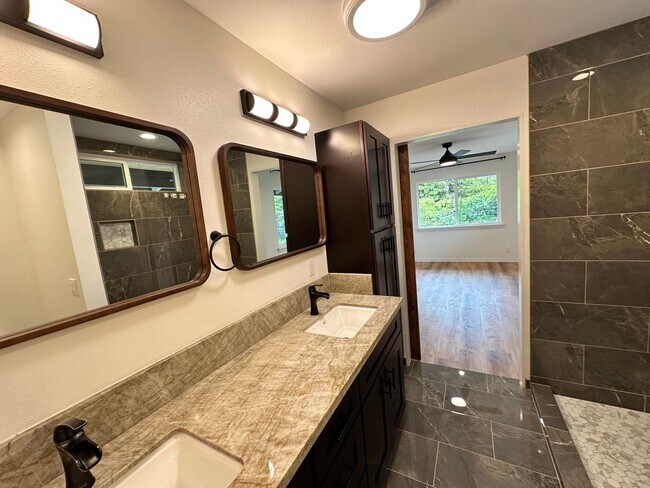Building Photo - Beautiful Custom Home