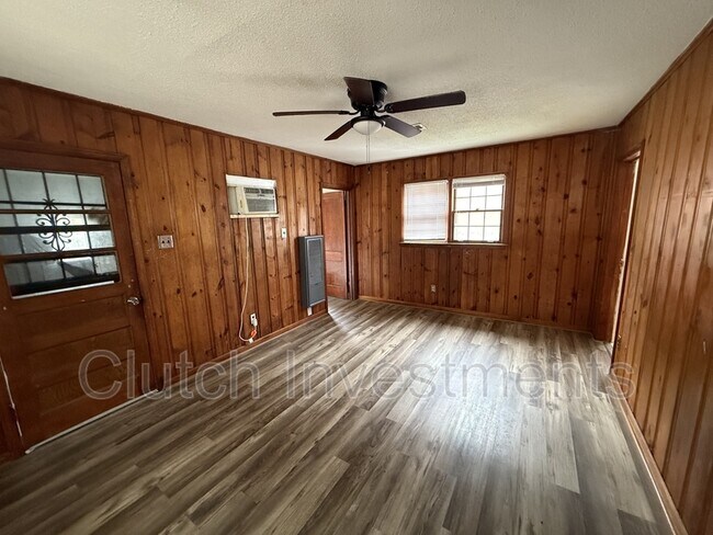 Foto del edificio - 1197 Dovecrest Rd