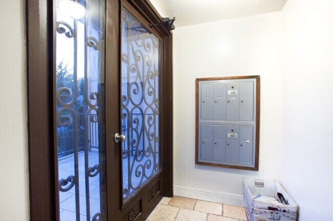 Foto del edificio - 1510 S Barrington Ave
