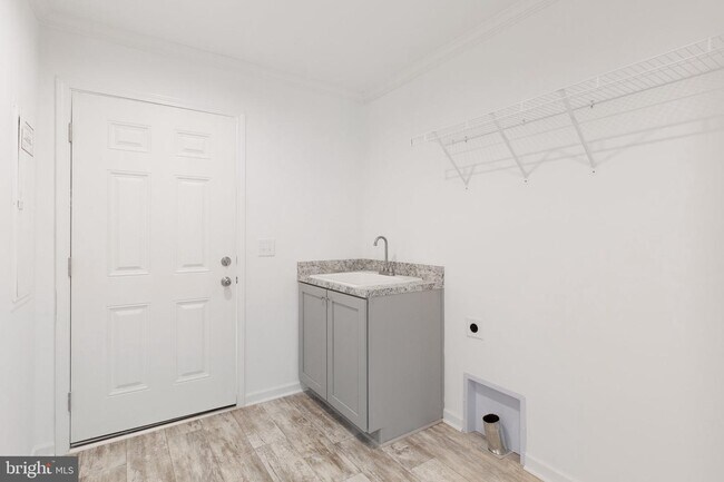 Building Photo - 44 Hotchkiss Dr