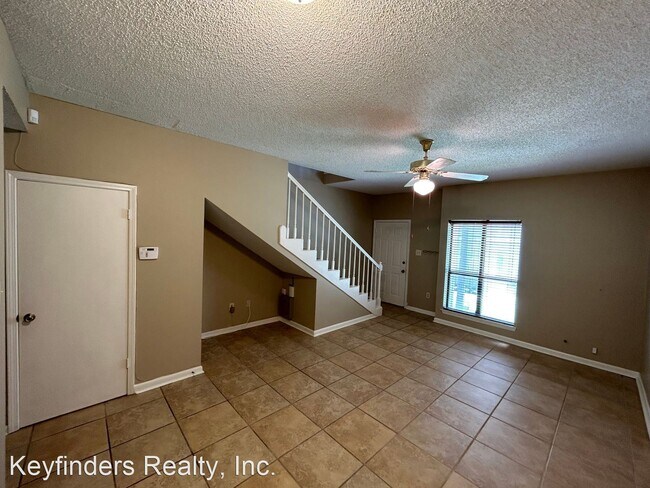 Building Photo - 1 br, 1.5 bath House - 8508 Summa Ave.  Un...