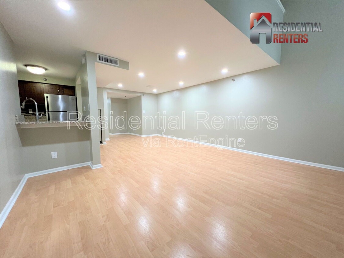 Primary Photo - 270 E Highland Ave