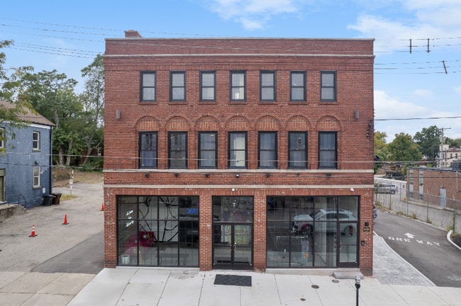 Foto del edificio - 6011 Madison Rd