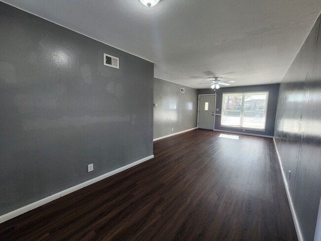 Foto del edificio - 3 Bed home in Shawnee!