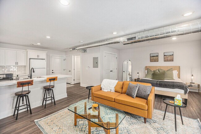 Foto del edificio - 1562 Michigan St NE