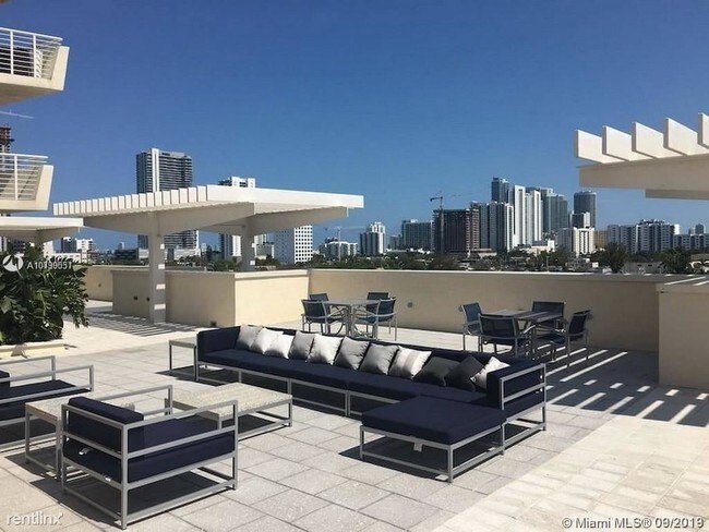 Foto del edificio - 2 br, 2 bath  - MIDBLOCK