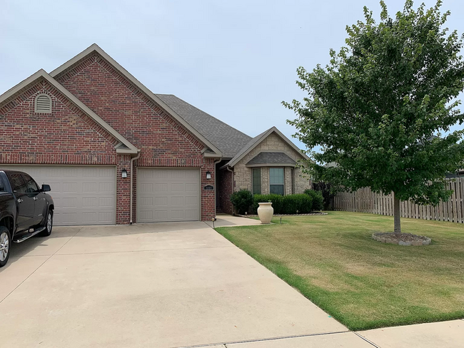 Building Photo - 4 Bedroom Cornerstone Ridge Home in Benton...