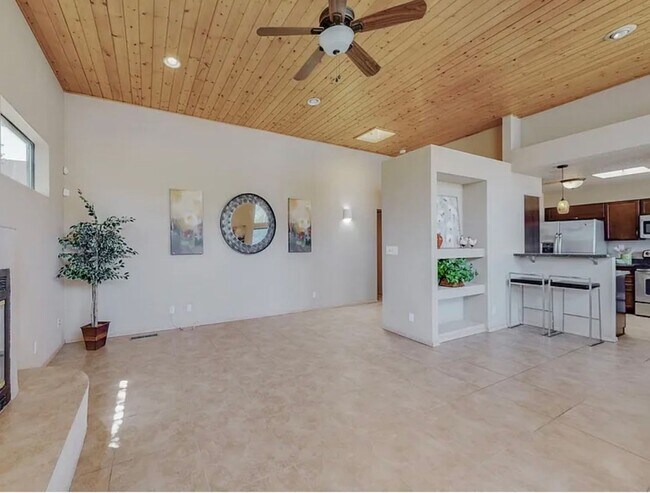 Foto del edificio - 2411 Tramway Terrace Ct NE