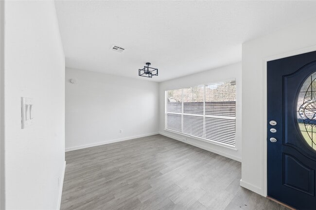 Building Photo - 2303 Keyhole Ln