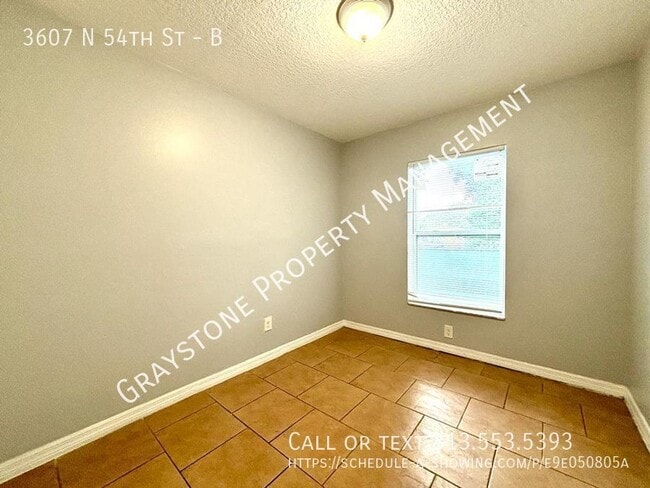 Building Photo - This Tampa property is perfect for those s...